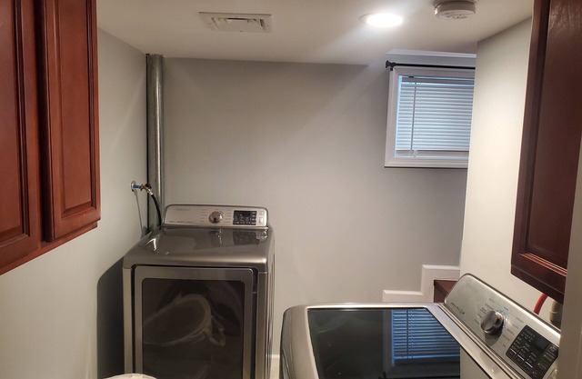 Cozy 1BR 1BA APT W. AC 12 Minutes from EWR