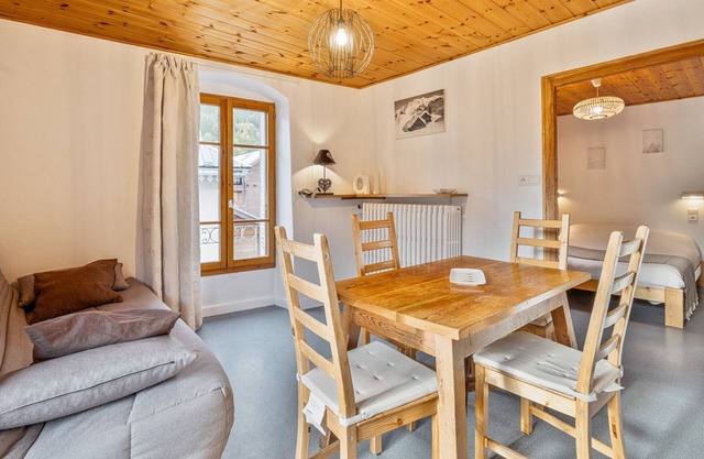 Cozy 1BR Apartment, Balcony, Pool, Close to Serre Chevalier Slopes, Free Wi-Fi & Parking