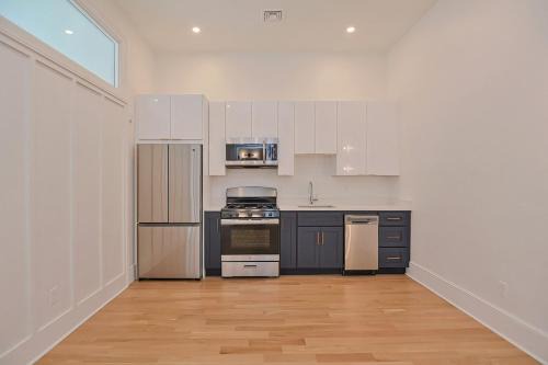 Cozy 1BR Apt Downtown Steps from Convention Center