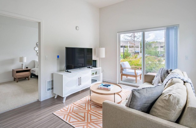 Cozy 1BR in Redmond, Gym + Pet-Friendly