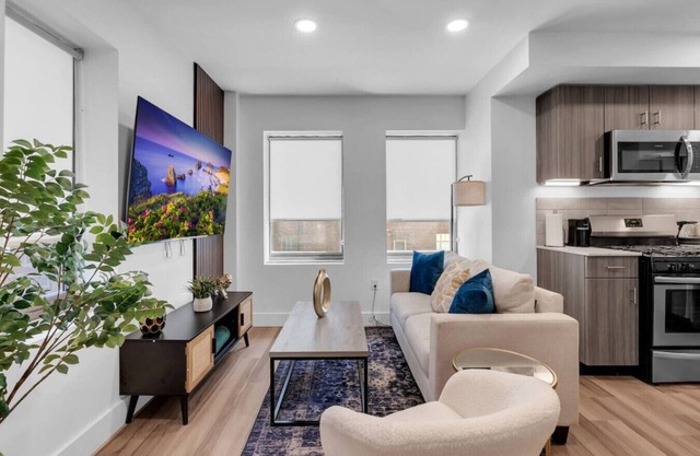 Cozy 1BR: Near BOK Center, Cox Convention Center
