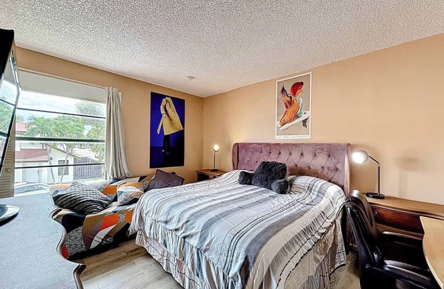 Cozy 1BR Shared Home | Pool, Tennis & Lake Access