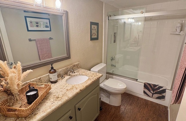 Cozy 2 Bed/2 Bath House with Fenced Yard