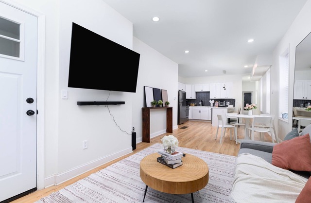 Cozy 2-bedroom apartment in charming Darby with 10min from Philadelphia Airport