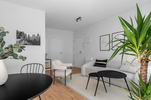 Cozy 2 bedroom apartment with patio
