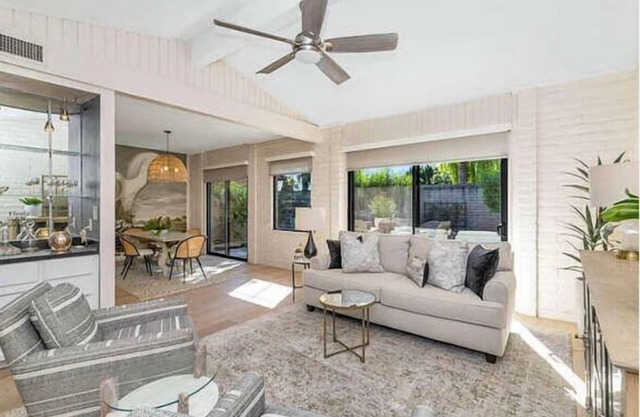 Cozy 2-bedroom condo in lovely Scottsdale with WiFi, fitness room