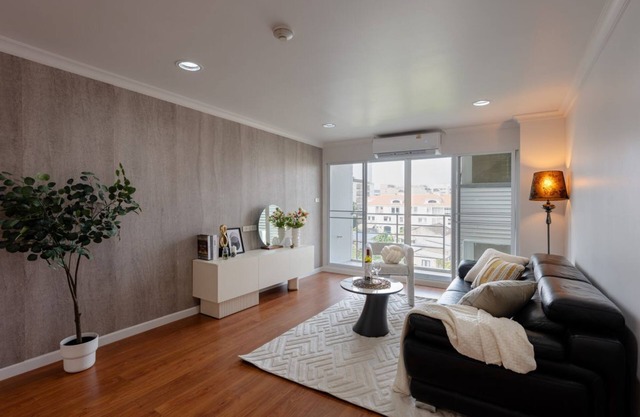 Cozy 2-bedroom condo with AC, WiFi in charming Bangkok