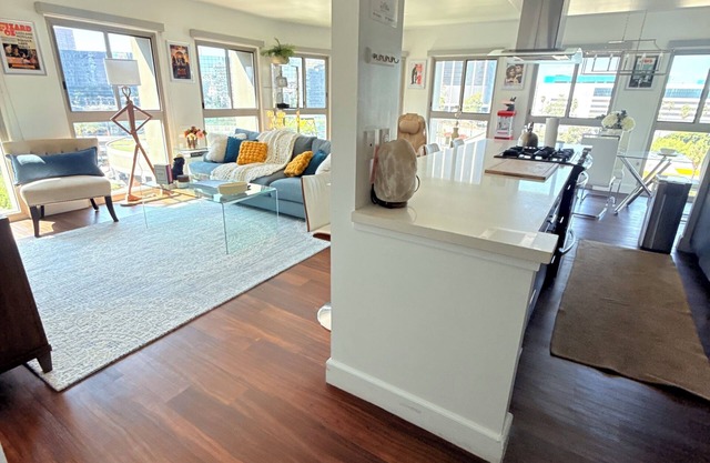 Cozy 2-bedroom corner unit skyrise apartment with city views