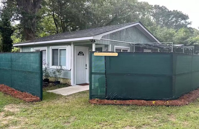 Cozy 2-Bedroom Cottage on James Island — Explore Charleston & Folly Beach