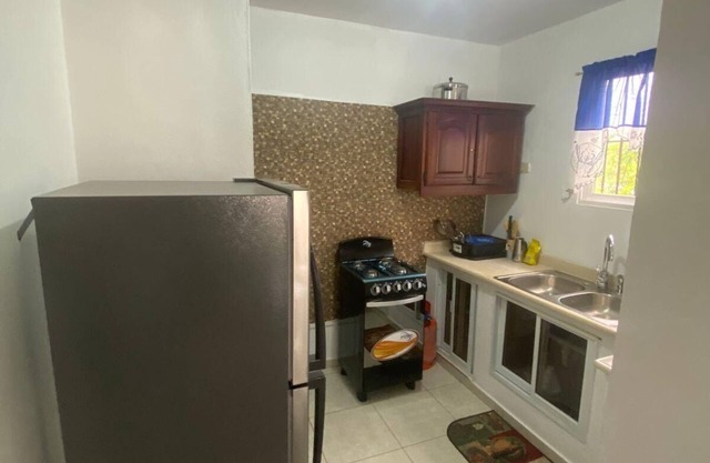 Cozy 2-bedroom house with WiFi, AC in enchanting Licey al Medio