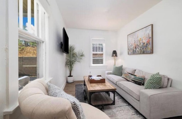 Cozy 2-bedroom house with a big pet friendly yard in Northwest Denver