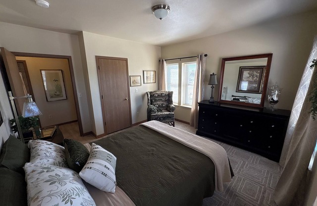Cozy 2-bedroom waterfront apartment in charming Omro - The Perfect Getaway!
