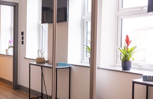 Cozy 2-Bedrooms, 2-Bathrooms Finchley Flat