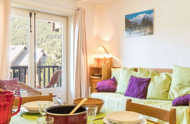 "Cozy 2-Room Mountain Apartment with Fireplace & Ski Shuttle - Sleeps 6"