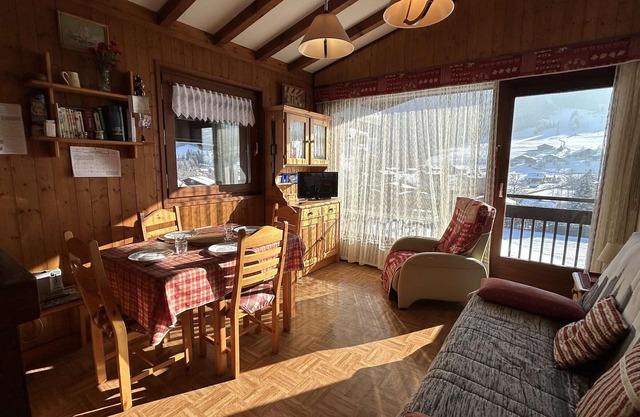 Cozy 2-room apartment in Praz sur Arly with parking and balcony - 300m from village, 600m to slopes