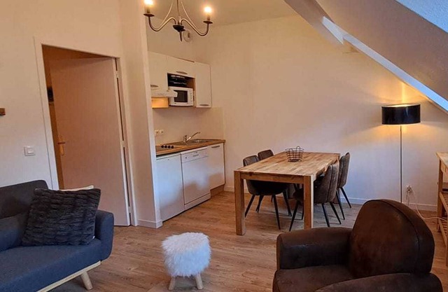 Cozy 2-Room Apartment for 6 with Pool Access in Authentic Vignec Village