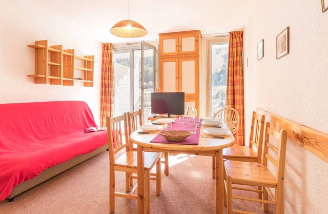 Cozy 2-Room Apartment, Sleeps 6, Near Slopes & Shops, La Salle-les-Alpes