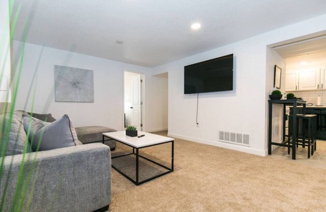 Cozy 2bd |10 min to Downtown Denver | Fast Wifi