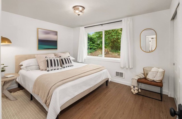 Cozy 2BR Lower Unit @DT Kirkland | Walk to Lake