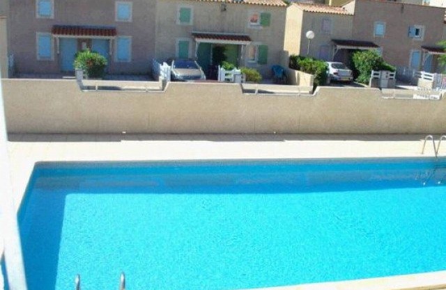 Cozy 2BR Mezzanine Pavilion with Pool, 250m from Beach, for 6 Guests