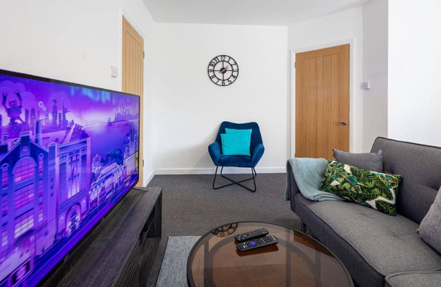 Cozy 3 bed property in Bristol with free parking!