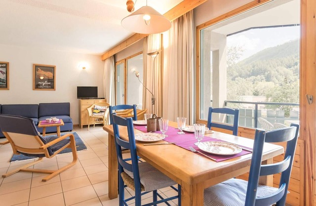 Cozy 3-Bedroom Apartment for 6 with Pool, Parking, Near Ski Lifts in La Salle Les Alpes
