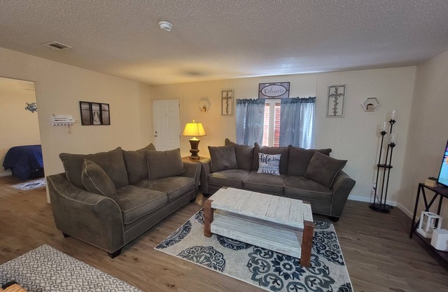 Cozy 3-bedroom, 2 full bath mobile home on half acre in charming Welaka!