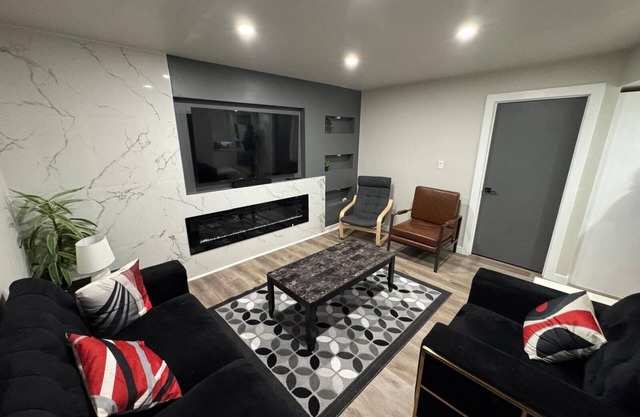 Cozy 3-Bedroom Basement Suite with Private Entrance