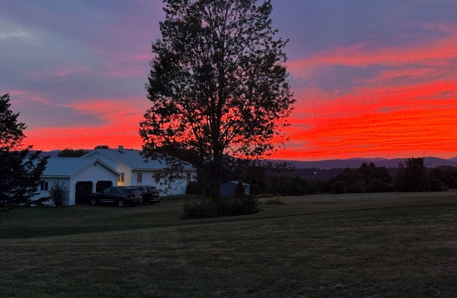 Cozy 3-bedroom ranch in Orleans, Vermont - NEK get away - All seasons