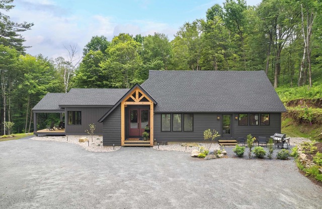 Cozy 3-BR Retreat Near Stratton & Manchester