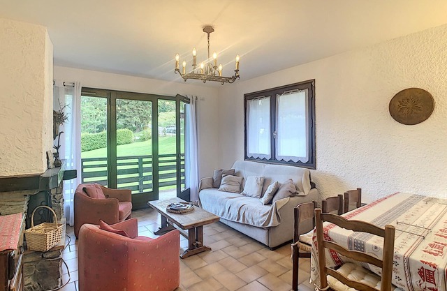 Cozy 3-room apartment with fireplace and covered parking at the foot of the slopes in Combloux