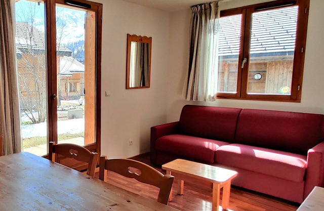 Cozy 3-Room Duplex Chalet with Heated Pool Access in Résidence Le Hameau du Puy, Superdevoluy