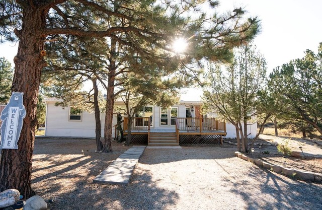 Cozy 3BR/2BA mountain home with views, fireplace, and family-friendly amenities