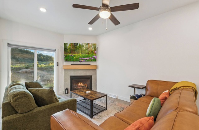 Cozy 3BR family & dog-friendly mountain retreat in scenic Tabernash