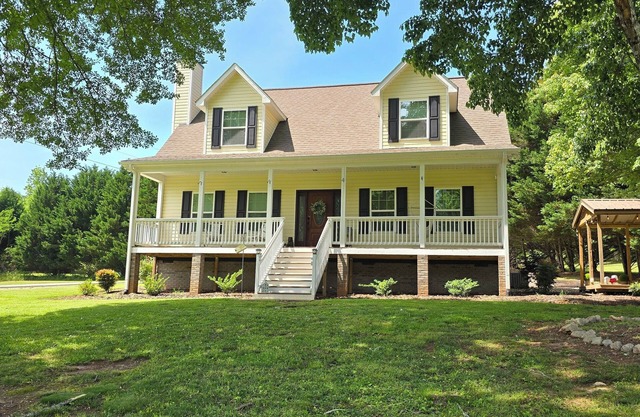 Cozy 3BR Family Home!