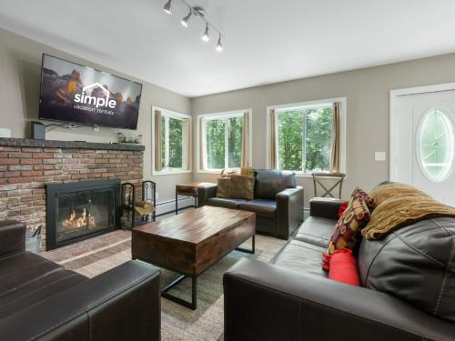 Cozy 3BR Retreat Near Killington Resort - Fireplace, Pet Friendly