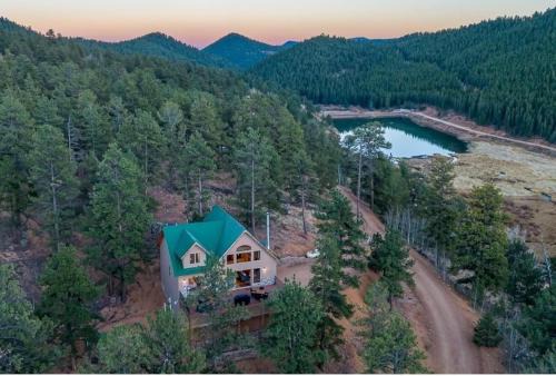 Cozy 3br Retreat W Hot Tub & Grill