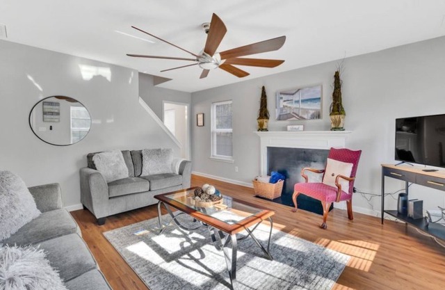 Cozy 4/3 Home, mins-Hospitals + Remote Workspace