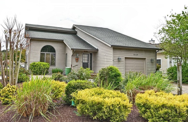 Cozy 4 bed Beach Cottage near Bethany Beach! Wifi Available, Beach Town, Trolley, Shopping and more!