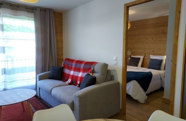 Cozy 4* ski-in/ski-out apartment with balcony and parking in Valmorel