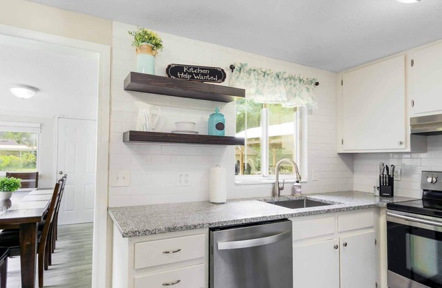 Cozy 4Bd 2.5Bth 35 min from beach & 28 min to Mayo