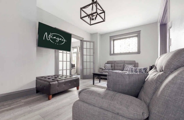 Cozy 4BR, 1BA close to the Falls