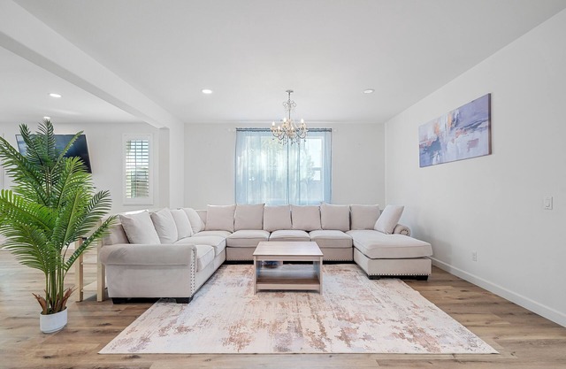 Cozy 5B4.5B｜Communal Pool｜Pets OK｜Garage & Driveway｜Specious Backyard #42465