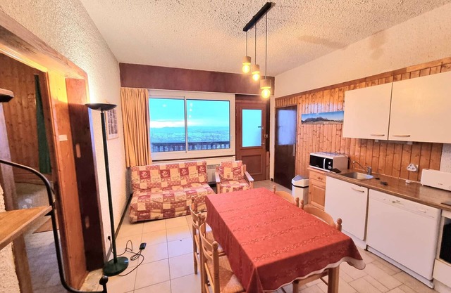 Cozy 6/8 Person Apartment with South Terrace, Near Slopes, Free WiFi, Parking - Pet Friendly