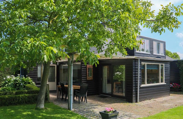 Cozy 6-person holiday home in Stavenisse near the Oosterschelde