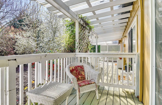 Cozy Aloha Vacation Rental w/Private Deck & Yard!