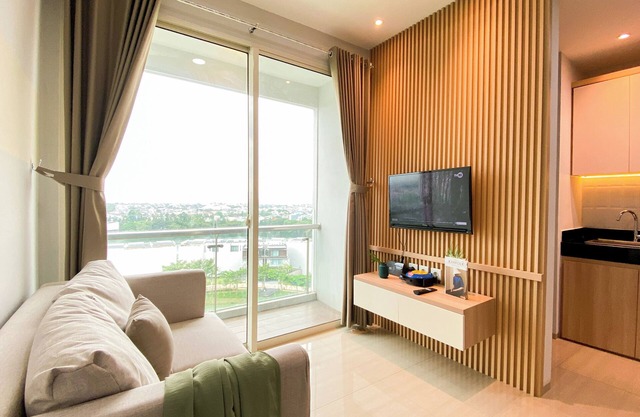 Cozy And Enjoy Living 1Br At Citralake Suites Apartment