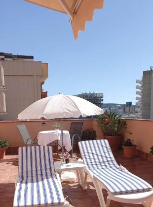 Cozy and sunny penthouse Fira BCN