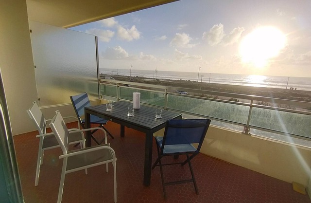 Cozy apartment 4 people, terrace, parking, pets allowed, 50m from the beach