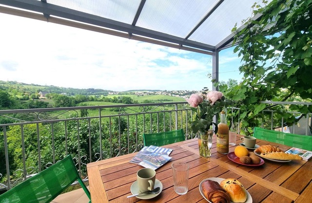 Cozy apartment with terrace and WiFi in Saint-Genest-Lerpt